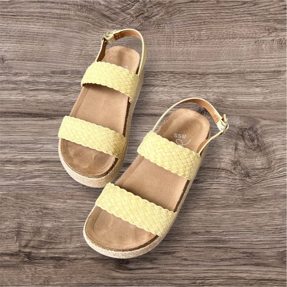 Art Class Yellow Espadrille Buckle Sandals Braided Straps Size 13 Girls - Picture 1 of 7
